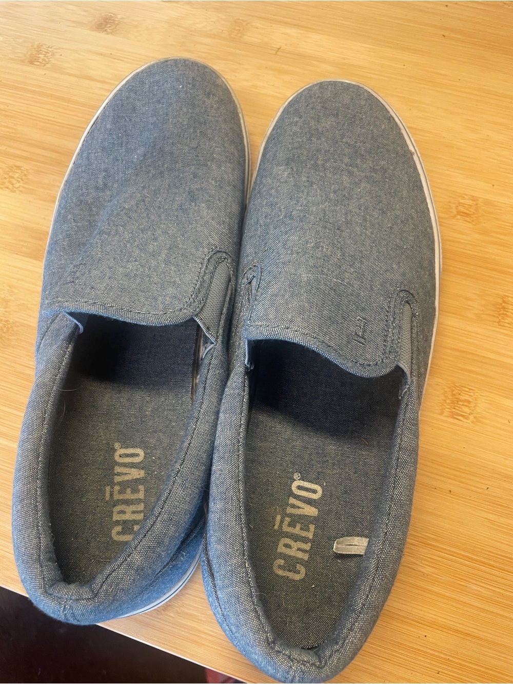 Crevo slip ons